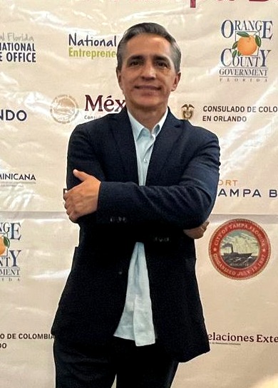 Dr. Alex Barragán en el LatAm Trade Show, Orlando 2025